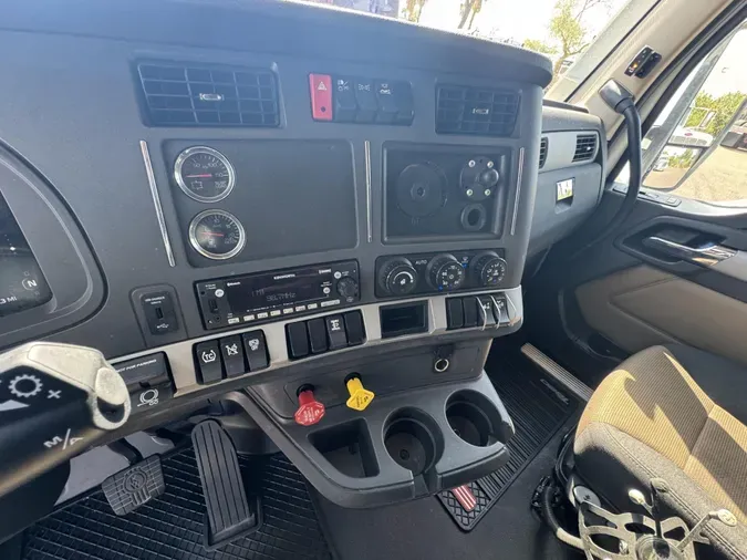 2023 Kenworth T680