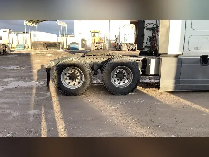 2022 Freightliner Cascadia 126