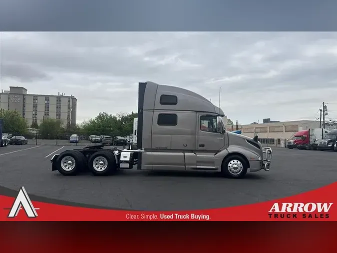 2022 VOLVO VNL860