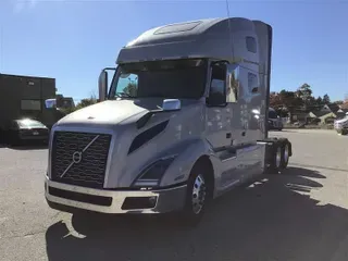 2020 VOLVO VNL760