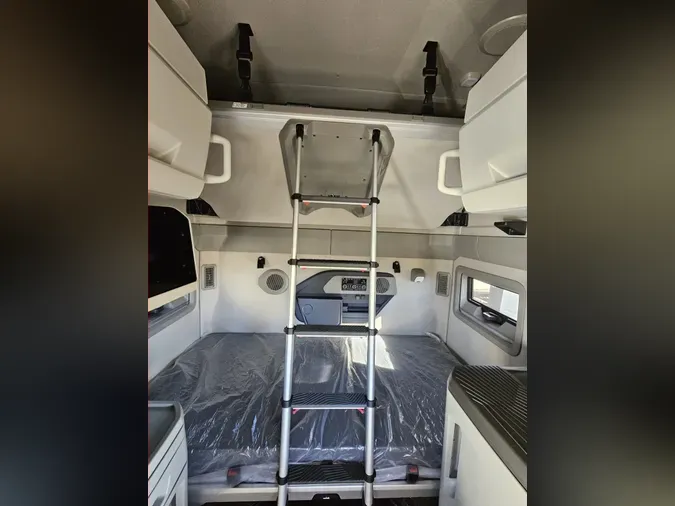 2026 VOLVO VNL64T860