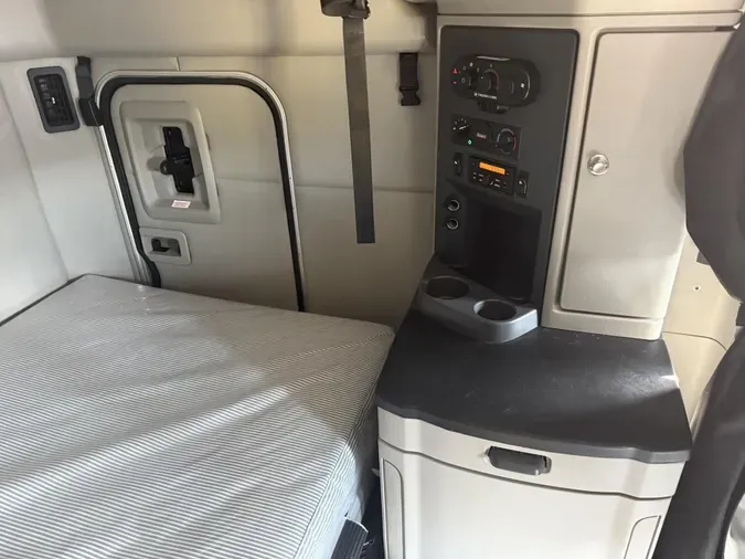 2022 Peterbilt 579
