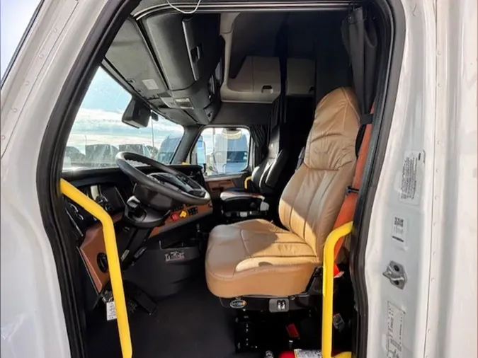 2022 Freightliner CA126SLP