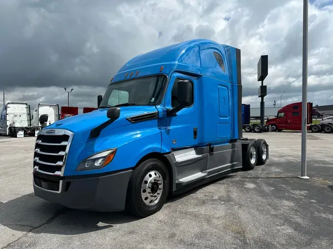 2020 Freightliner Cascadia 126