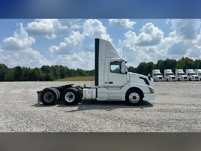 2017 Volvo VNL300