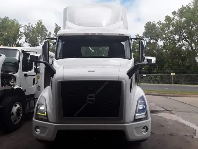2019 VOLVO VNR42T 300