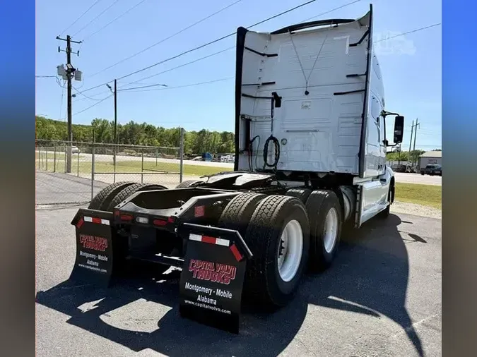 2022 VOLVO VNL64T760