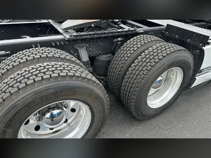 2020 VOLVO VNL860