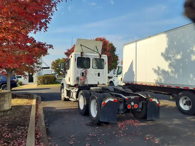 2016 FREIGHTLINER/MERCEDES CASCADIA 125