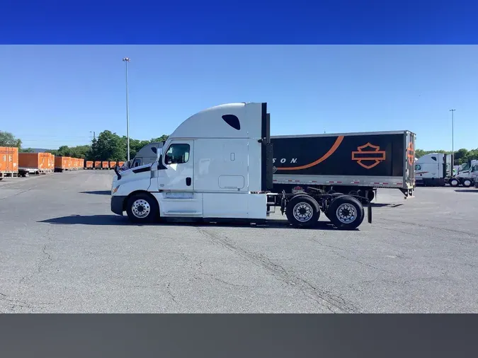 2022 Freightliner Cascadia 126