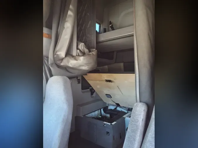 2019 NAVISTAR INTERNATIONAL LT625 SLPR CAB