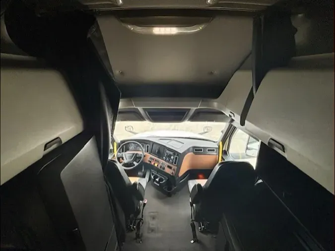 2023 Freightliner Cascadia 126