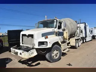 2003 INTERNATIONAL PAYSTAR 5600