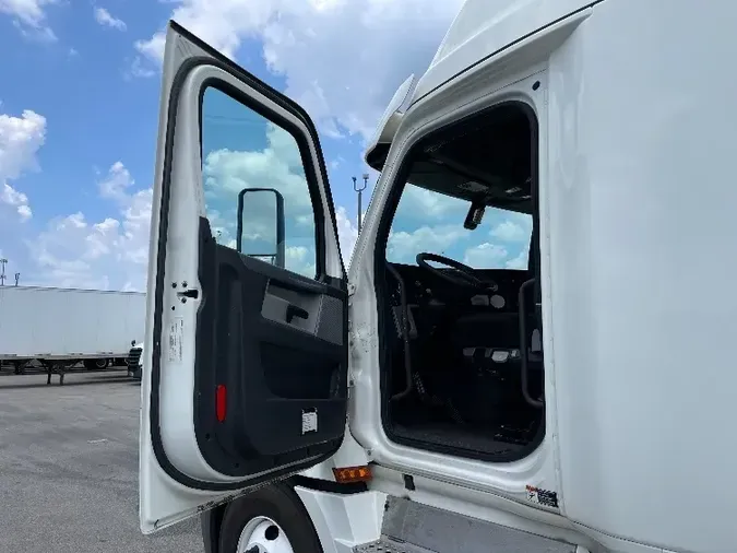 2018 Freightliner T12664ST