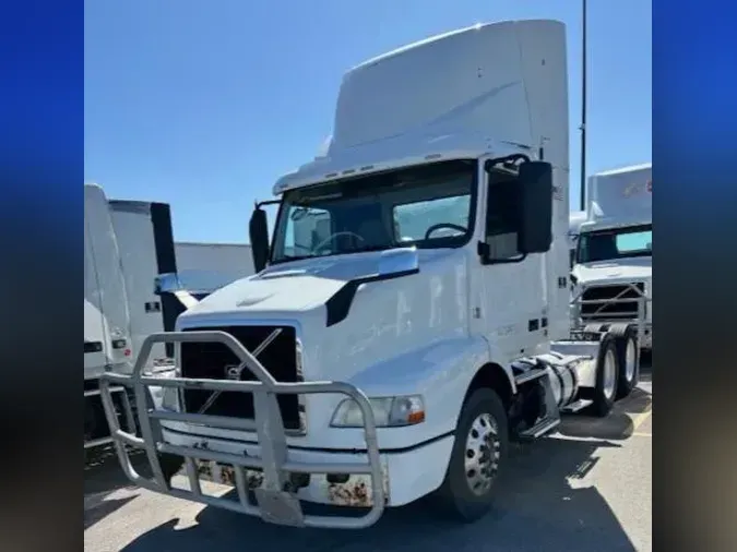 2016 Volvo VNM64T