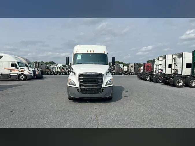 2020 Freightliner Cascadia 126