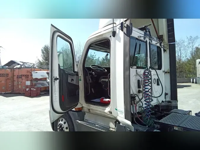 2020 Freightliner Cascadia 126