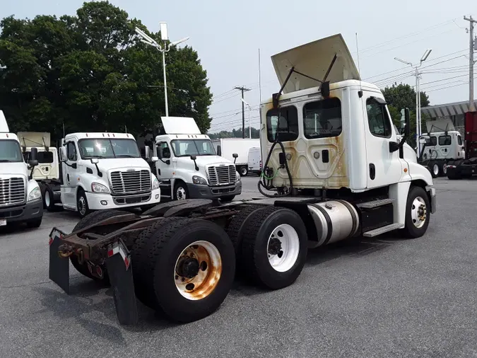 2016 FREIGHTLINER/MERCEDES CASCADIA 125