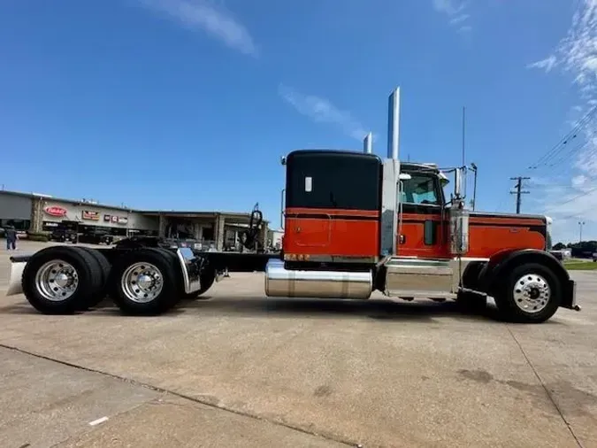2021 Peterbilt 389