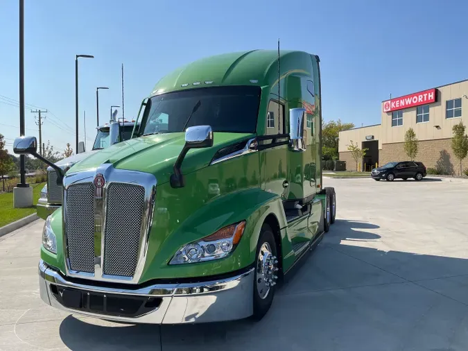 2025 Kenworth T680