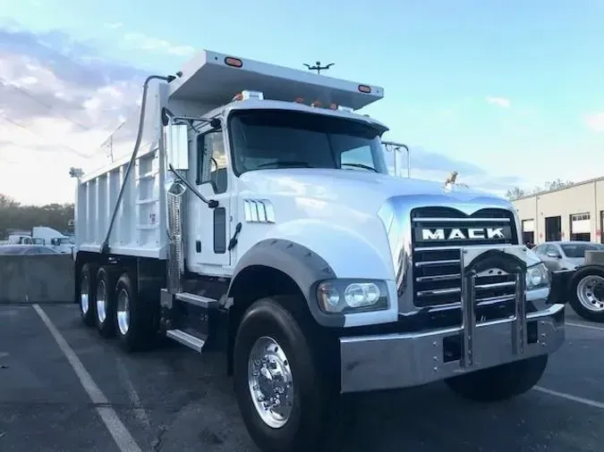 2020 Mack Granite 64FT