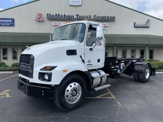 2022 Mack MD742