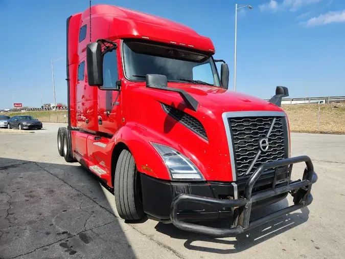 2022 VOLVO VNL64T760