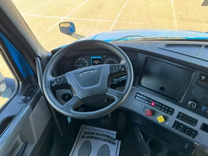 2022 FREIGHTLINER Cascadia 126