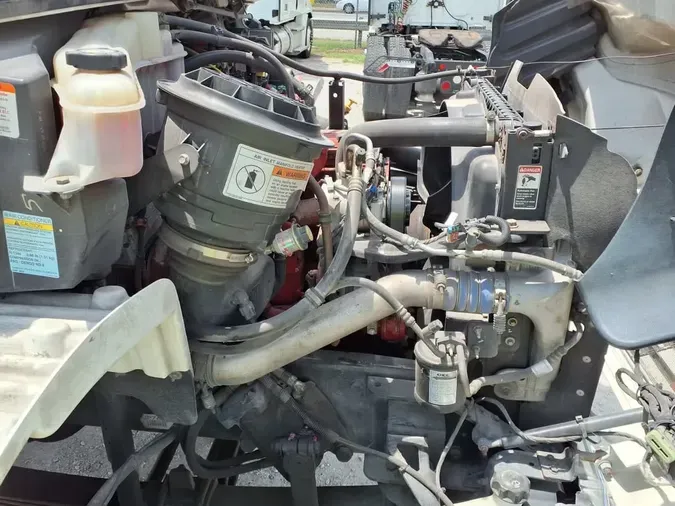 2018 FREIGHTLINER M2 106