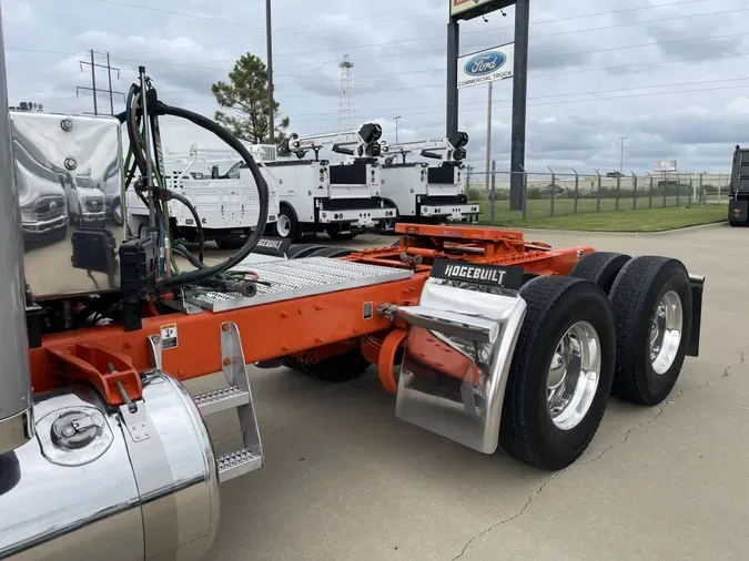 2022 Peterbilt 389