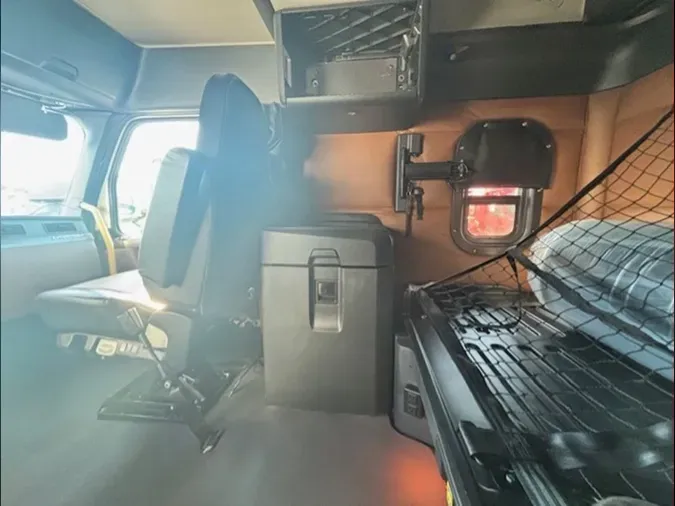 2020 Freightliner Cascadia 126