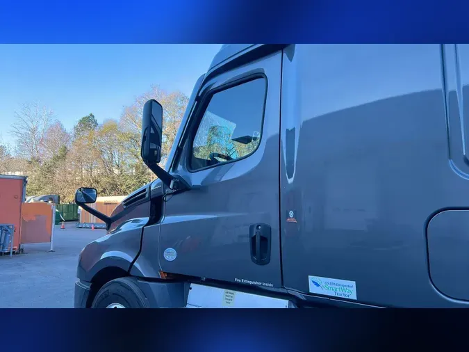 2023 Freightliner Cascadia 126