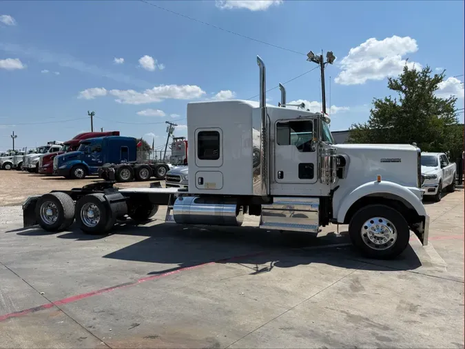 2023 Kenworth W900