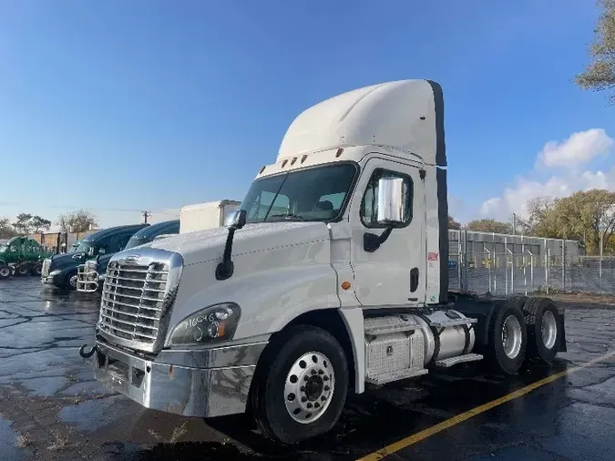 2017 Freightliner X12564ST