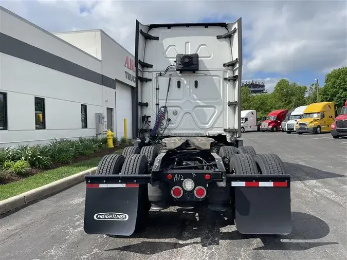 2021 FREIGHTLINER CA126