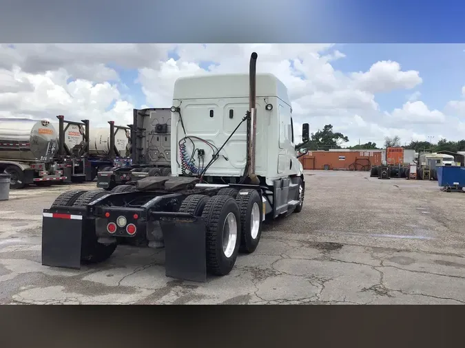 2020 Freightliner Cascadia 126
