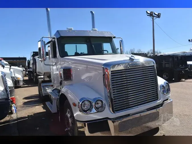 2015 FREIGHTLINER CORONADO 132