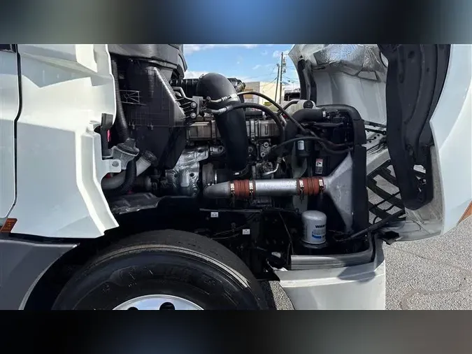 2020 FREIGHTLINER CA126