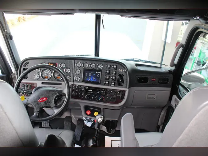 2022 Peterbilt 389