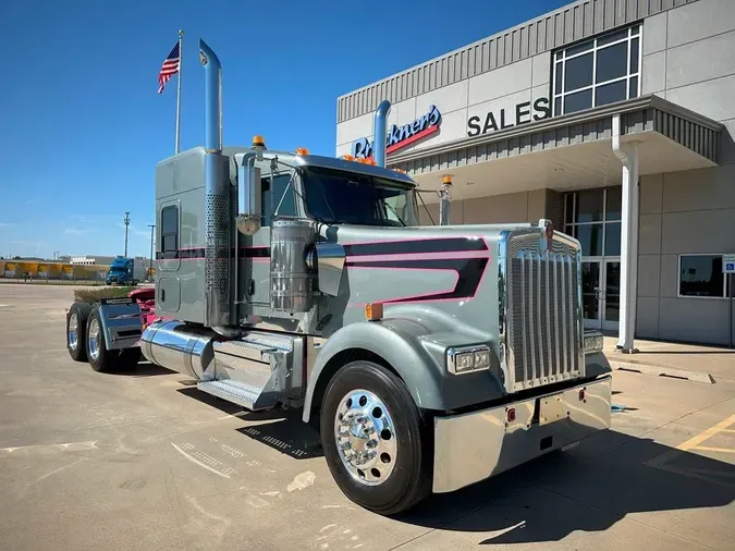 2023 KENWORTH W900L