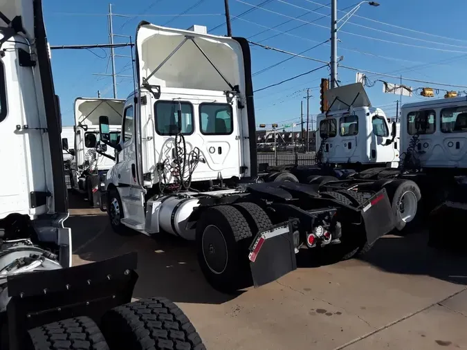 2020 FREIGHTLINER/MERCEDES NEW CASCADIA 116