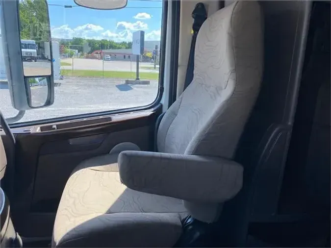 2018 VOLVO VNL64T670