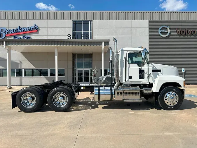 2019 MACK PI64T