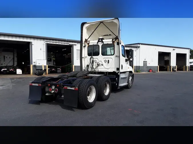 2019 Freightliner Cascadia 125