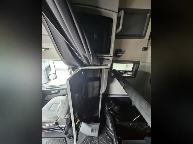 2020 VOLVO VNL64T760