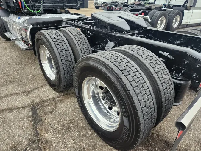 2022 FREIGHTLINER Cascadia 116