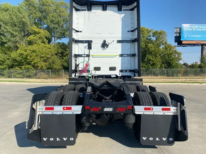 2025 VOLVO VNL64T860