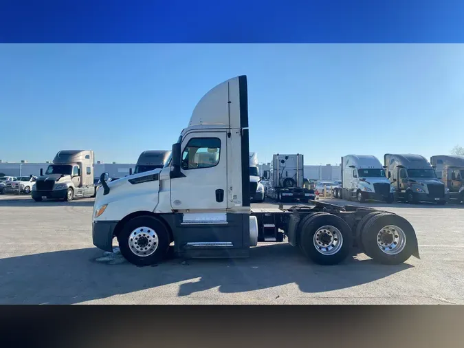 2019 Freightliner Cascadia 126