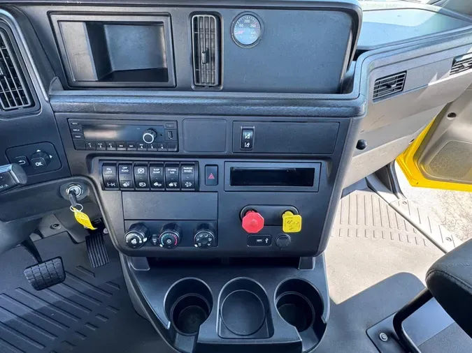 2023 International LT625