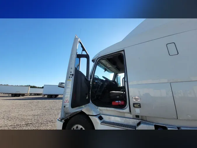 2019 Volvo VNL 740
